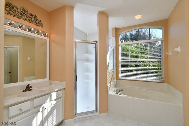 Building Photo - 12790 Meadowhawk Dr