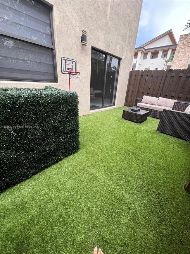 Building Photo - 10431 NW 82nd St