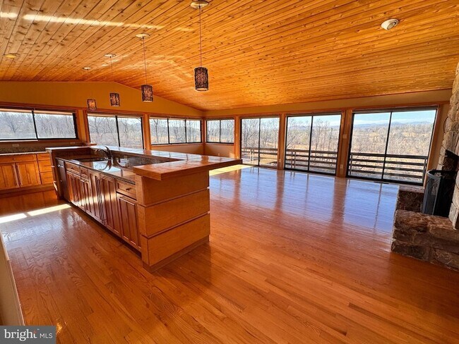 Building Photo - 72 Jordans Rd