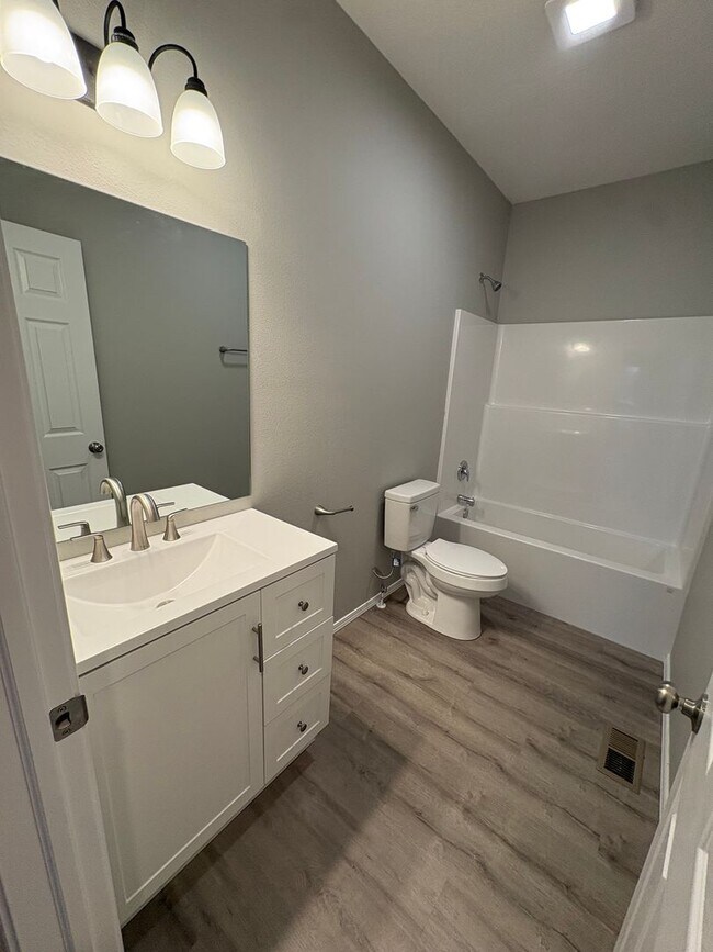 Building Photo - 2490 548th Rd