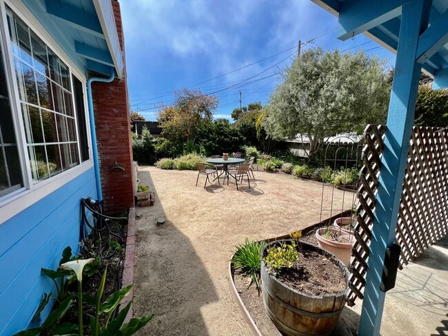 Building Photo - Archer Manor - Apply NOW!!