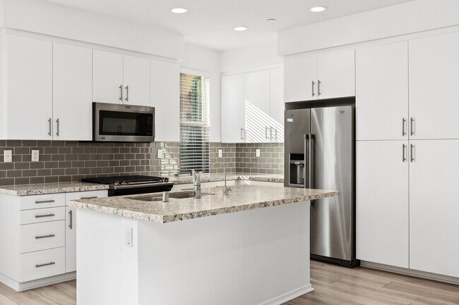 Building Photo - 4 bedroom - Pacific Ridge in Oceanside