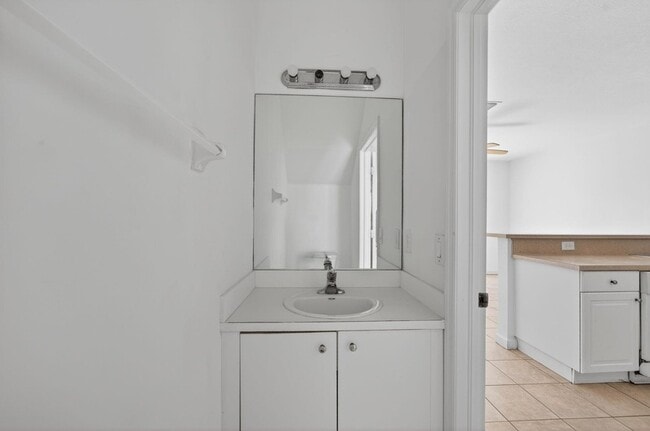 Building Photo - 1575 NE 33rd Ave