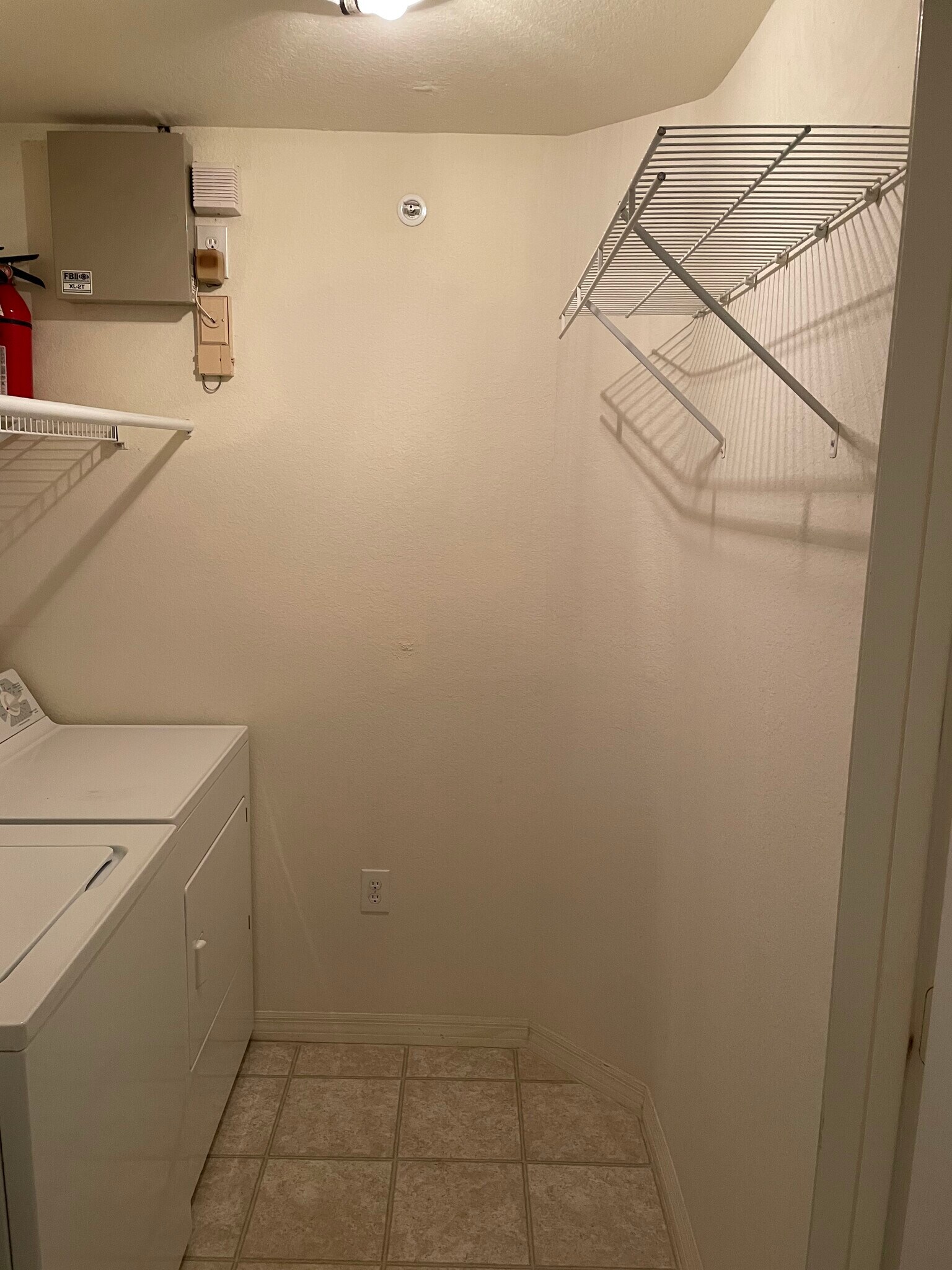 Building Photo - 5455 Vineland Rd