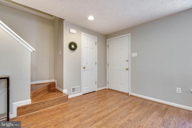 Building Photo - 8117 Ellen Way