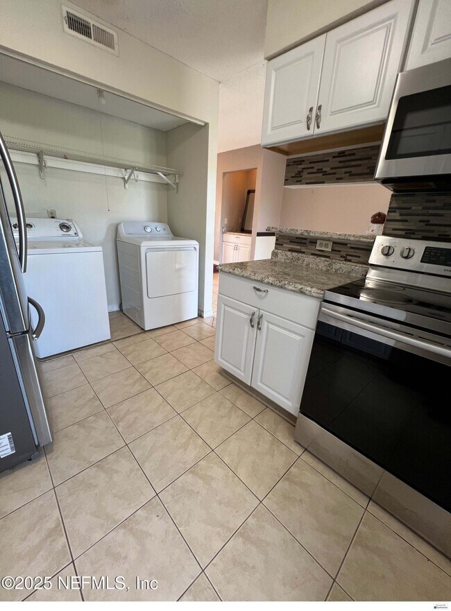Building Photo - 10200 Belle Rive Blvd