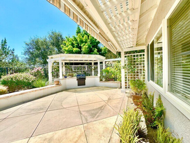 Building Photo - Beautiful Single-Level Custom Home with Serene Backyard Space in the Lovely Peppertree Park Commu...
