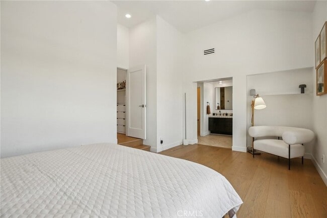 Building Photo - 15 Waterway