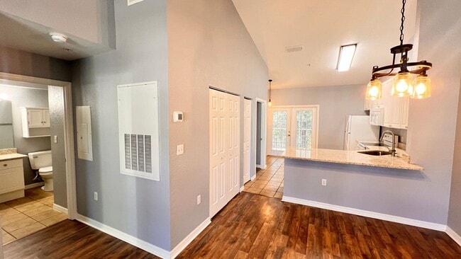 Building Photo - Stylish 2BR/2BA Condo in the Heart of Oviedo – Comfort, Convenience & Resort-Style Living! WASHER...