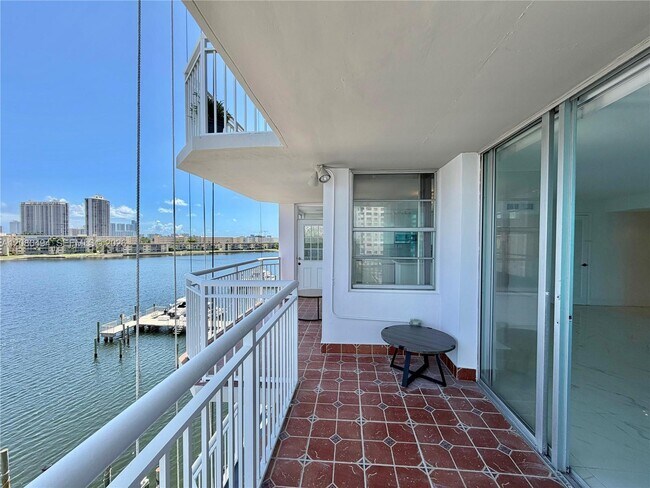 Building Photo - 18081 Biscayne Blvd