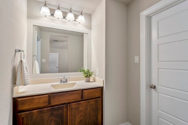 Building Photo - 16719 Highland Country Dr