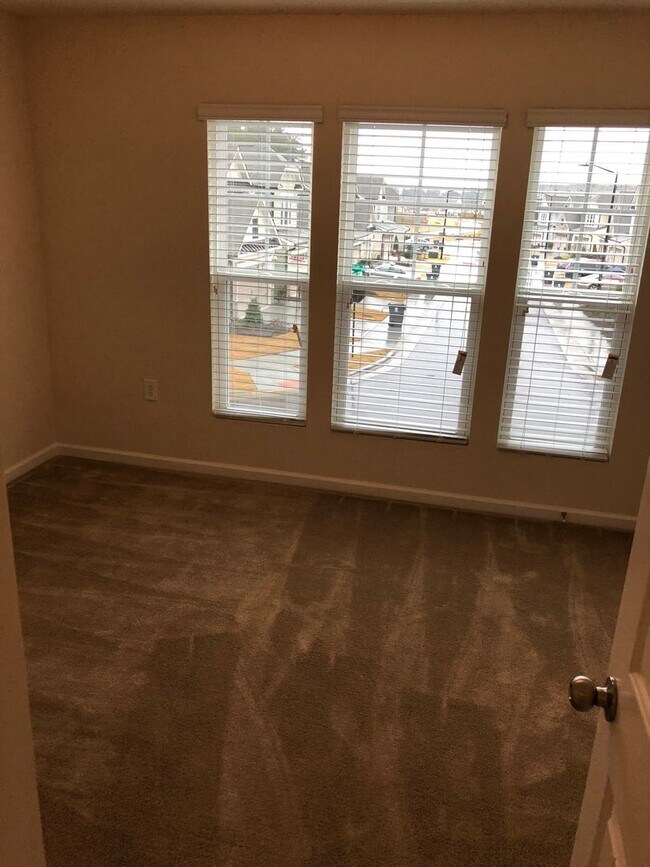 Building Photo - Excellent SW Durham Location Near Southpoint