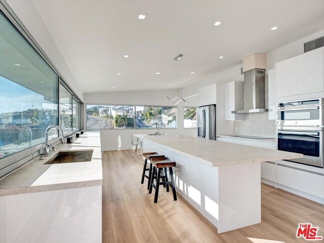 Building Photo - 18109 Coastline Dr