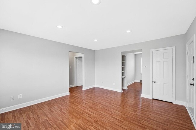 Building Photo - 1808 W Abingdon Dr