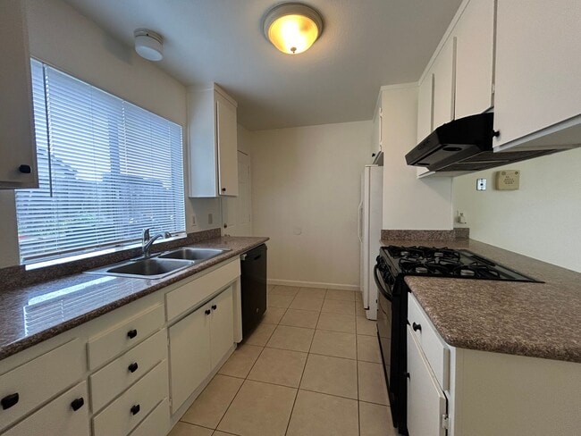 Building Photo - Lovely 3-Bedroom, 2-Bath Home with Spacious Backyard