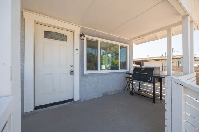 Building Photo - *REDUCED DEPOSIT* Spacious 3-Bedroom Upgra...