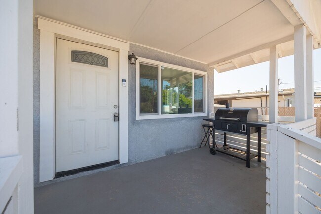 Building Photo - Spacious 3-Bedroom Upgraded Attached Home ...