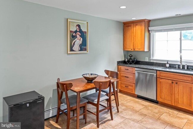 Building Photo - 7312 Poplar Ct