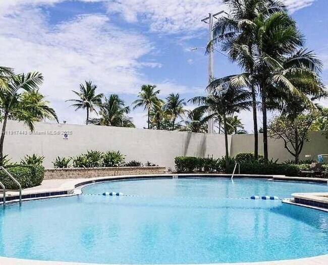 Building Photo - 4001 S Ocean Dr