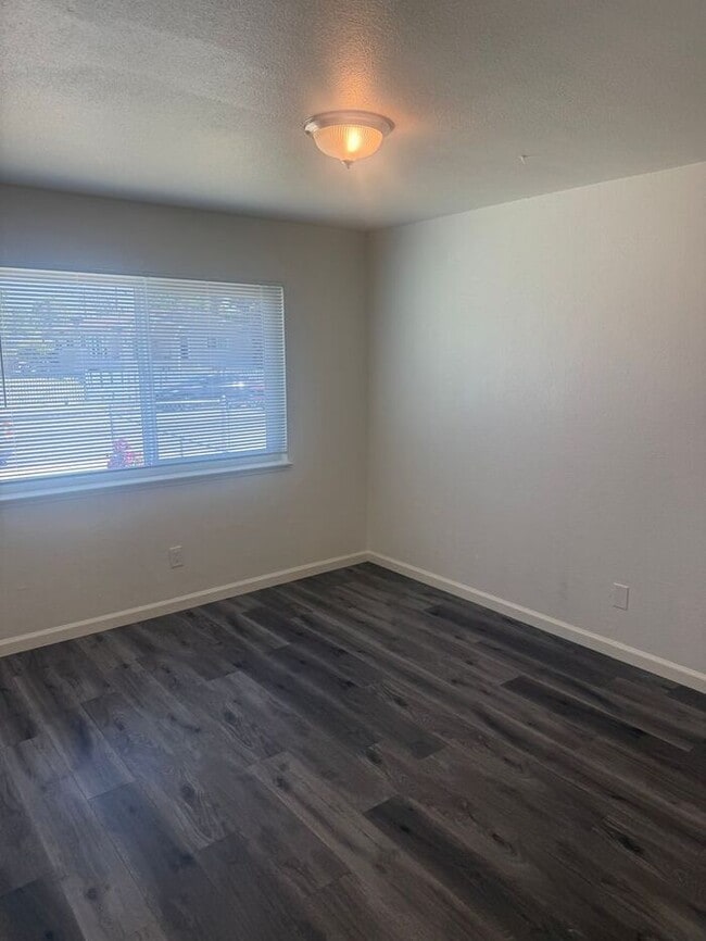 Building Photo - Beautiful 2 bedroom 1 bath home