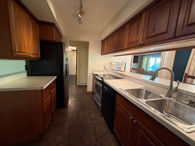 Building Photo - 105 Hankins Ln