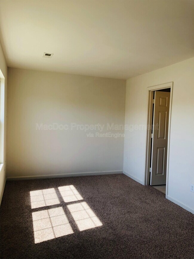 Building Photo - 11009 Bevin Dr