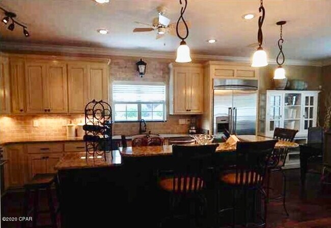 Building Photo - 7009 N Lagoon Dr