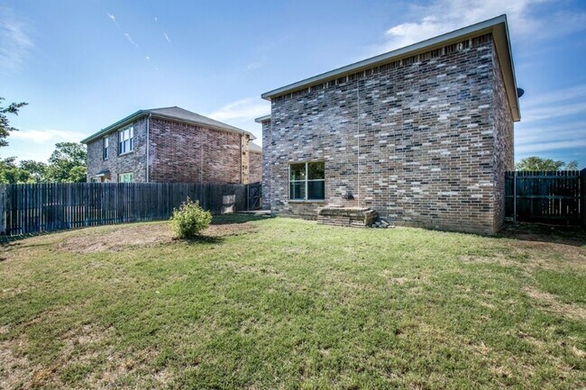 Building Photo - 2225 Splendor Ct