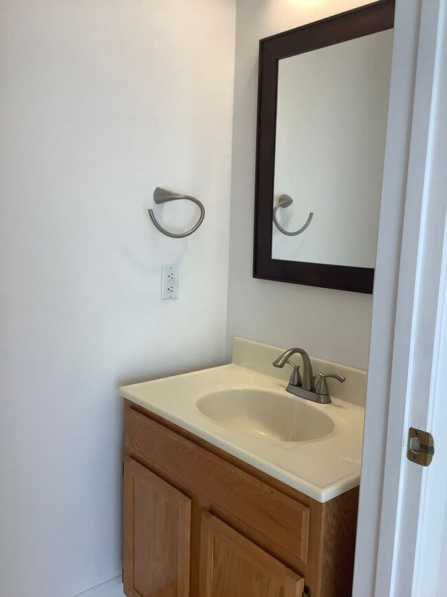 Building Photo - Updated 2 bedroom, 2 1/2 bathroom townhouse in downtown Sebastopol