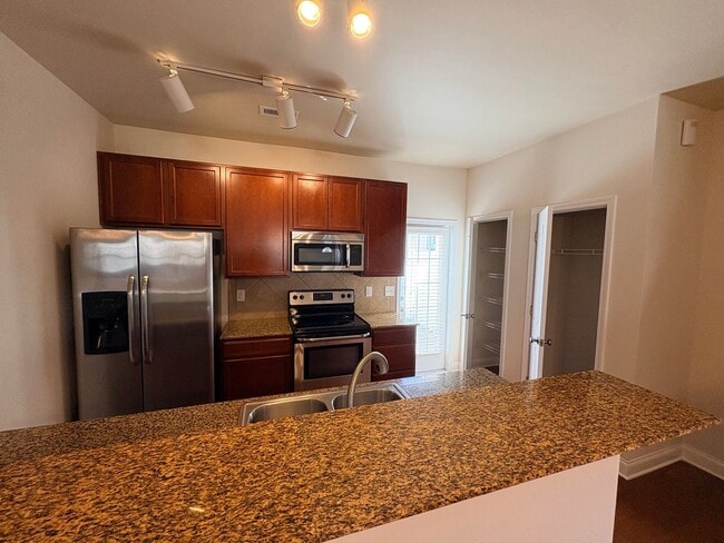 Building Photo - 2 Bedroom Townhome in Prosperity Village