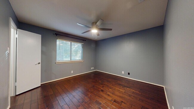 Building Photo - 1009 Crimson Cove Dr