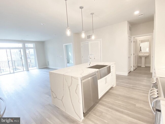 Building Photo - 1761 Old Meadow Rd