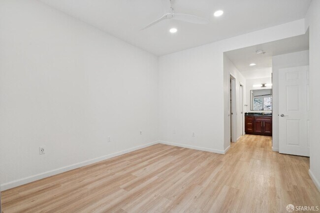 Building Photo - 200 Caldecott Ln