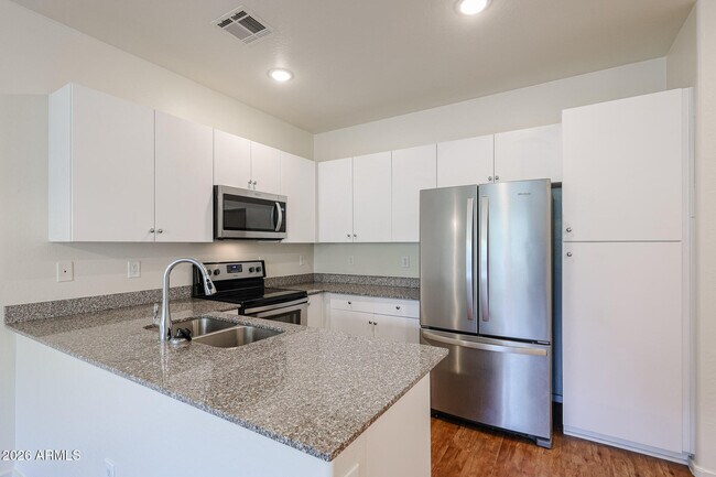 Building Photo - 2321 E Hidalgo Ave