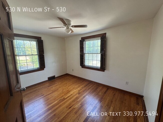Building Photo - 530 N Willow St