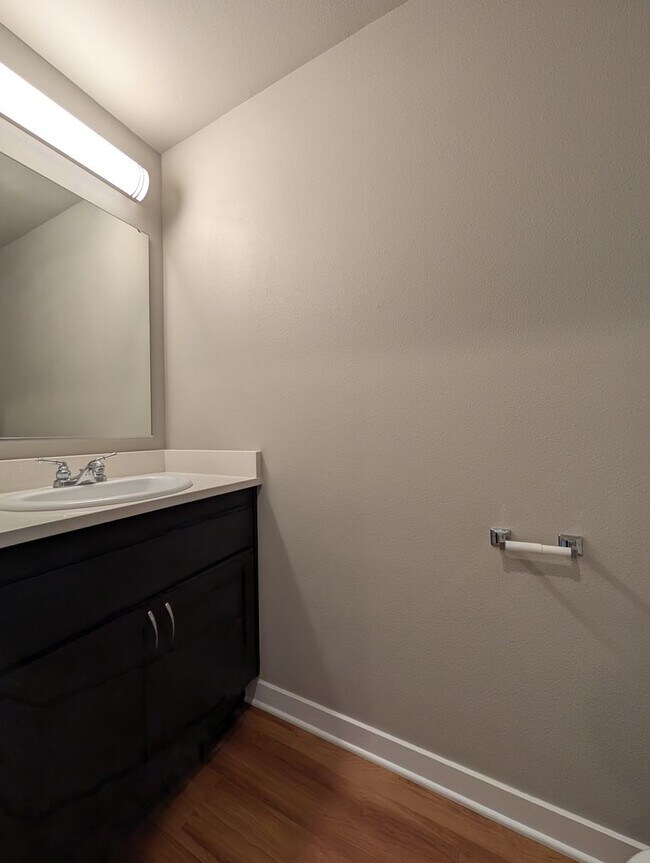 Building Photo - Great 3 bedroom/ 2.5 bathroom duplex- Near...