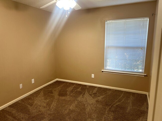 Building Photo - 3806 Maypop Cir