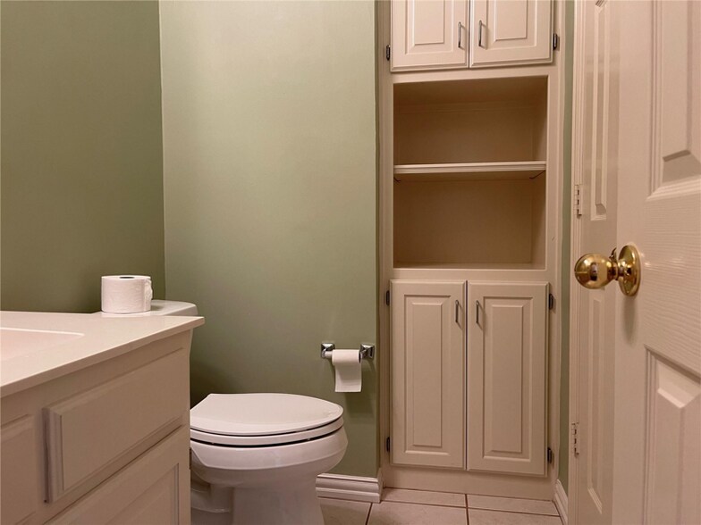 Building Photo - 716 Ticonderoga Dr