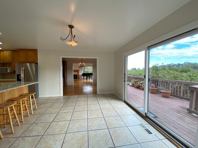 Building Photo - 845 Viewridge Dr