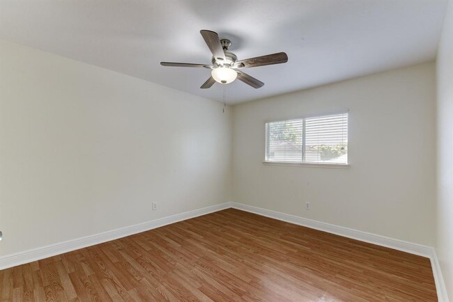 Building Photo - 29419 Fox River Dr