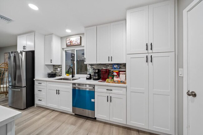 Building Photo - 9827 San Diego St