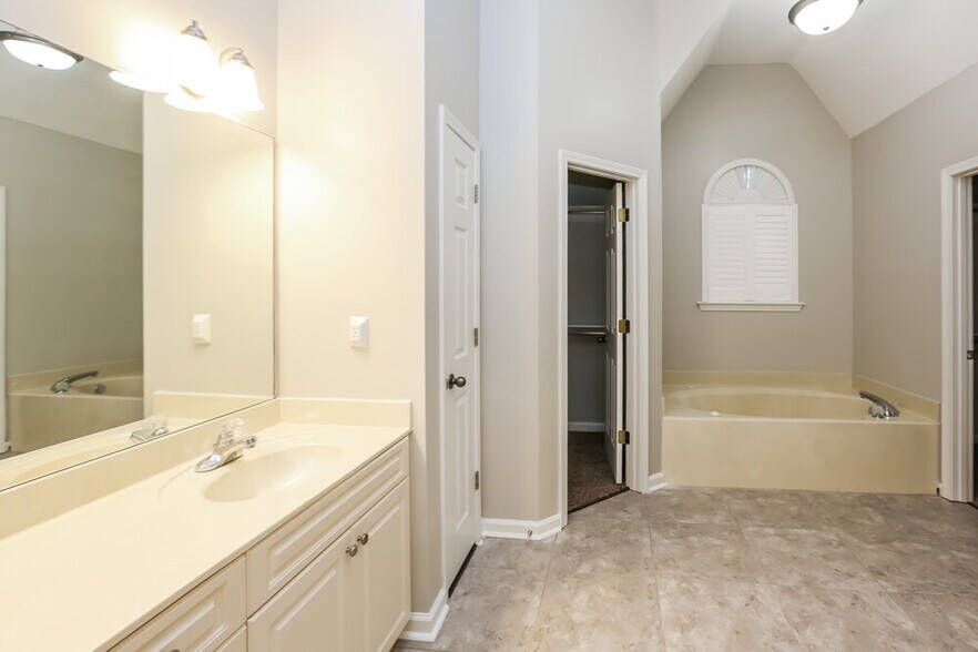 Building Photo - 4072 Destin Dr