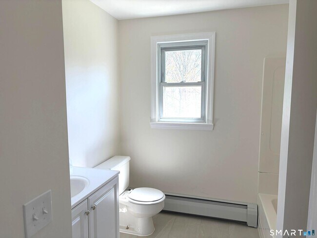 Building Photo - 3 Carmen St