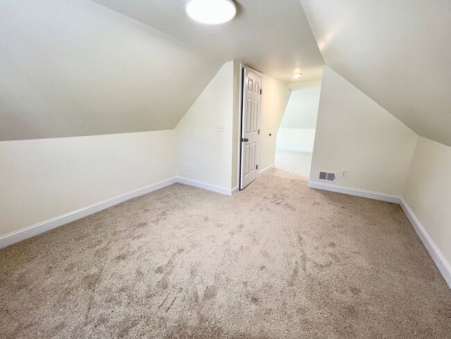 Building Photo - Now showing 3BR 2 full Bath house with lar...