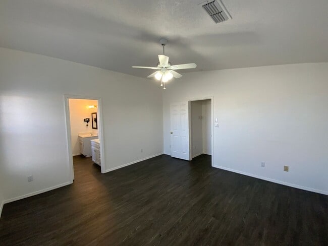 Building Photo - 3 Bedroom Single Story Home Available Near Irving Blvd NW & Eagle Ranch Rd!