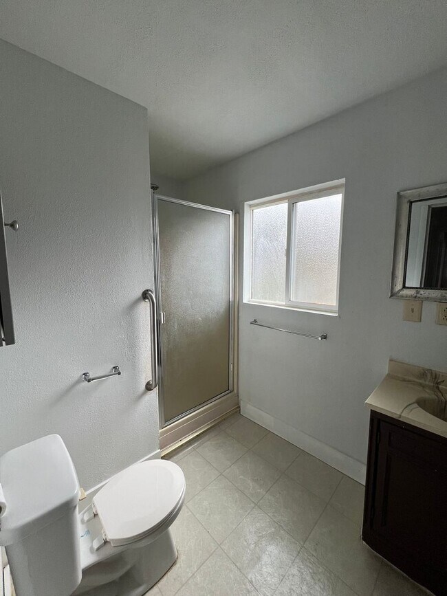 Building Photo - 2129