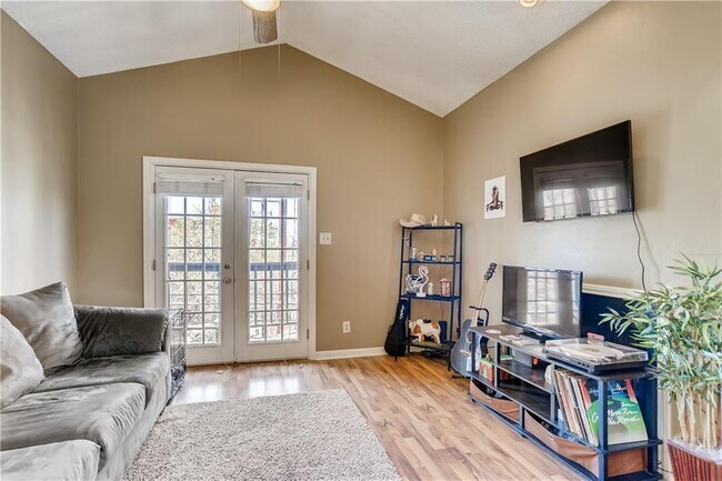 Building Photo - 711 W 21st St