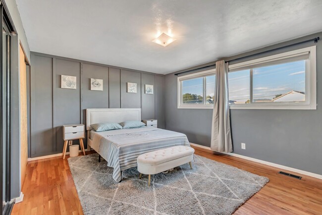 Building Photo - Spacious 4-Bed Unfurnished Home