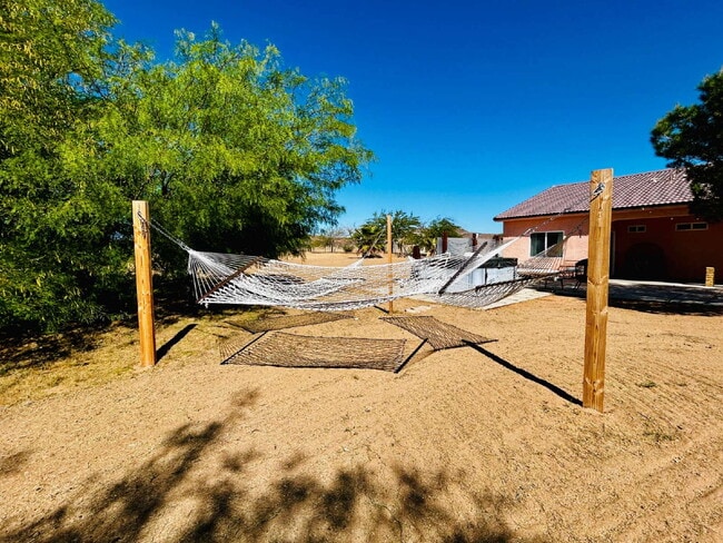 Building Photo - Gorgeous, renovated home on 2 acres in quiet neighborhood.