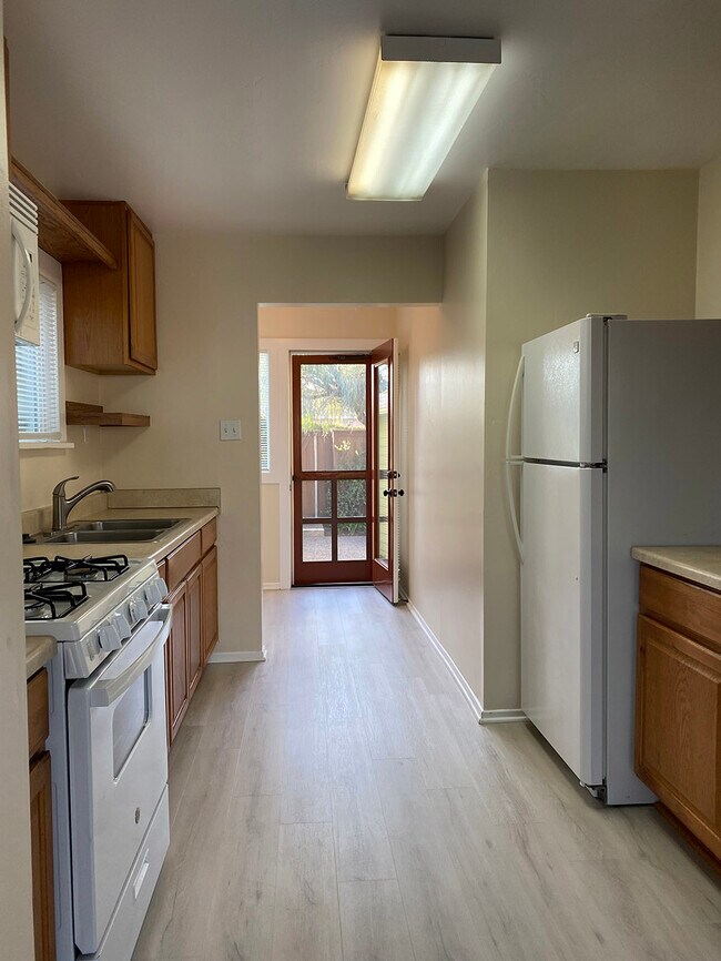 Building Photo - 115 Elkwood Ave